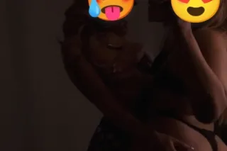 Petite and Curvy Curlyhead 🥰 - Image 5