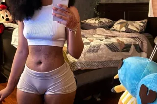 FUNSIZE KAY 4'11 😏😈 / FT shows... - Image 2