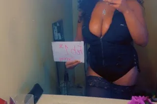 Valentines Day Special ! Strip tease OR massage ANY session - Image 4