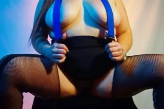 Hot and Horny milf that loves deepthroat and 🍆 - Image 7