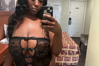 ONLY IN TOWN FOR A FEW DAYS BA... - Image 4