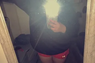 spicy white girl conent creato... - Image 1