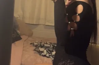 Pretty lightskin with a soft t... - Image 1