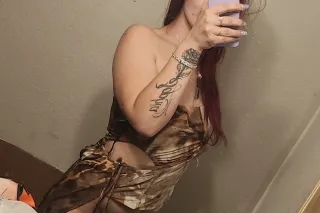 Cute curves, stright to the po... - Image 3