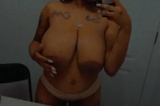 In town & ready to link 😘 - 24 - Image 4