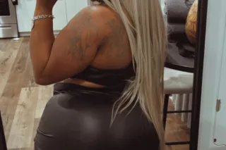 😘💦LETS MAKE A MOVIE 🎥😍..LOOK N... - Image 2