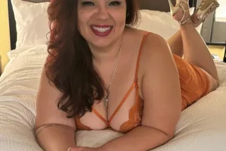 SMOKING HOT BBW MILF - Hayward... - Image 1