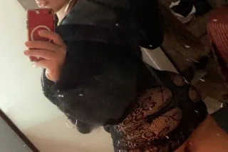 light skinned thick big booty ... - Image 1