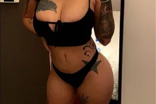 Busty goddess 💕 available✨✨ to... - Image 3