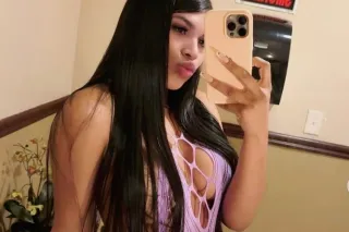 Dispuesta a complacer tus capr... - Image 3