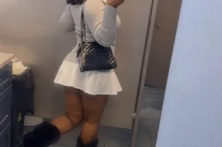Beautiful Big Booty Ebony 🥰 very submissive very polite 5'3 Slim waist thick thighs juicy plum butt fun sized - Image 8
