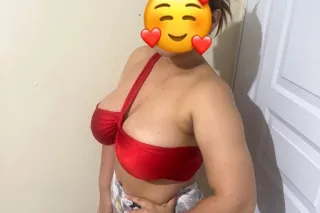 beautiful woman 🥰new in your c... - Image 1