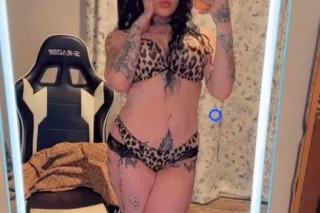 sexy, tatted and thick - Image 6
