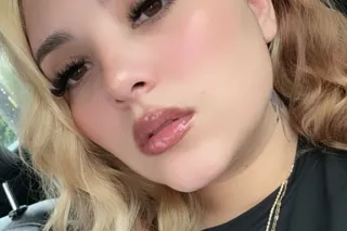 sexy latina - 26 - Image 1