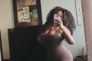 💋 Classy, Curvy & Worth Your T... - Image 3