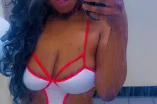 ☕Hot coco and a show📸💦 - Image 1