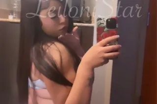 Gorgeous Brunette 🎀 36 DD Titt... - Image 1