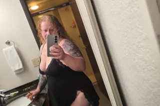 Exotic, upscale BBW redhead av... - Image 1