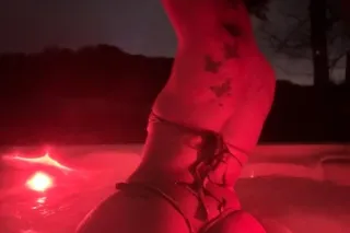 90s timeless beauty not trendy... - Image 3