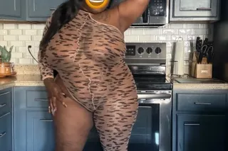 SUPER TIGHT & WET💕💕💕 LEGS OPEN... - Image 3