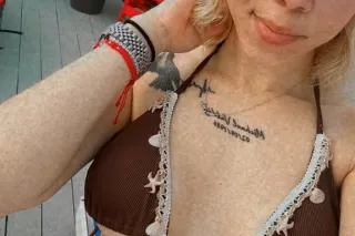 GIRL IN TOWN - 25 - Image 2