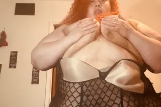 let me warm you up daddy ask about my winter storm specials papi - Image 5