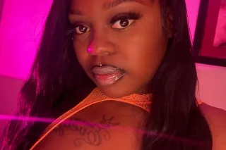 Slim Thick Ebony Queen 🥰🍫💦 Inc... - Image 1