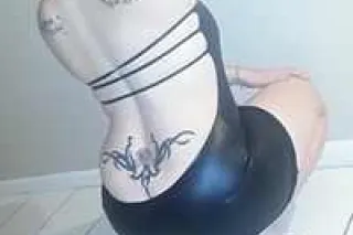 Hot wet tight kitty im availab... - Image 2