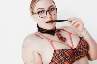 THICK, TEMPTING, AND WORTH IT 💵🥂 - Image 3