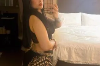 just arrived ✈🧳❤‍🔥🩷🫦Amira 🧜♀🍑🍒... - Image 1