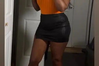 New In Town 💋 - Image 10