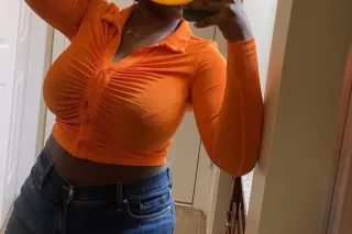 New In Town 💋 - Image 5