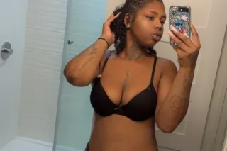 Hosting In Riverside 😍💦Ask abo... - Image 1