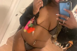 hey im your young and sweet he... - Image 1