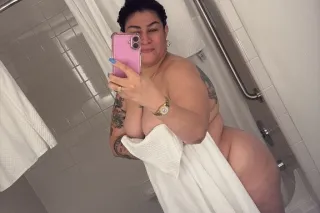 I'm very hot, I'll wait for yo... - Image 4