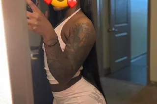 petite yummy 😋 treat🍫 lets not... - Image 1