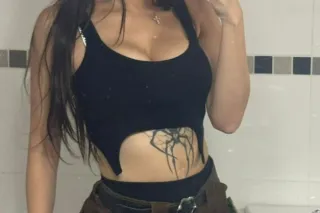 😋😏Sexy and hot, I’m new to thi... - Image 1