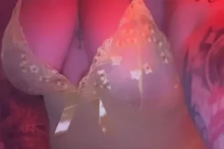 CUM SUCK MY TOES 😉🤤 NEW IN TOW... - Image 1