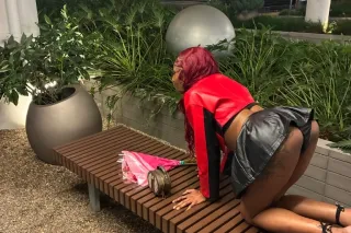 BACK IN TOWN - 21 - Image 4