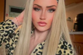 Warm up with this sexy Snow Bunny 🌬❄🩵 Outcall or car date ONLY - Image 5