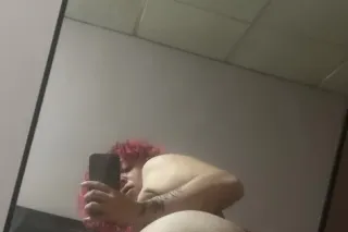 NEW CONTENT 🤤 Facetime shows ❄... - Image 1