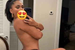 Hola baby 💋soy una chica latina joven muy igienica activa 24/7 💦 lista para hacer que pases un momento inorvidable 😋nueva en la zona - Image 1