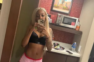 young and fun 😘 - 18 - Image 1