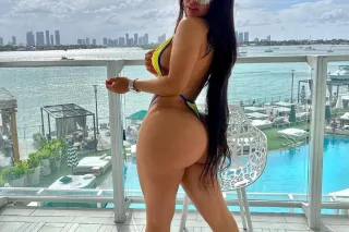 HEY BBY I'M IN CHICAGO DOWNTOW... - Image 2