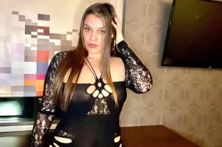 HERE FOR THE NIGHT 😜 💋 Irresis... - Image 1