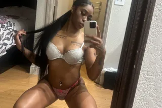 carplay with a brownskin mamii... - Image 3