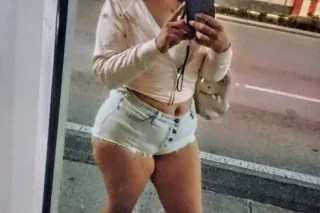 Thick thighs with Pretty eyes ... - Image 3