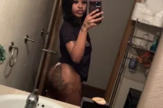 outcalls only! read ad💕 last week doing this! - Image 3