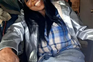 Don't be scared. I only bite i... - Image 4