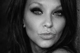 Petite Brunette. Private Luxur... - Image 3